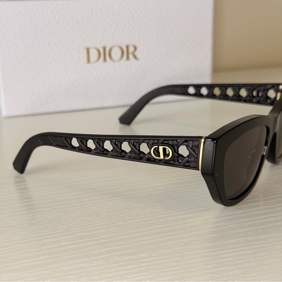 New! Dior Elegant Black Sunglasses, VeryDior S2I 10A0, Authentic - Picture 3 of 10